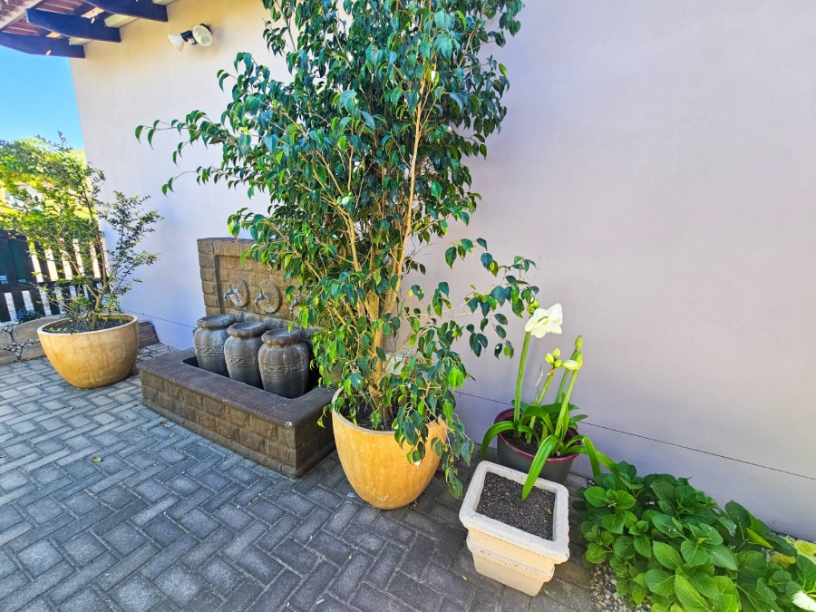 2 Bedroom Property for Sale in Whale Rock Gardens Western Cape